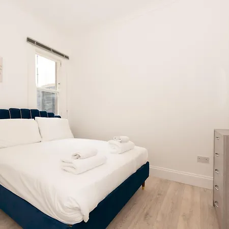 Stylish Newly Renovated Large With Garden Pass The Keys Holiday home London