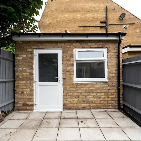 Stylish Newly Renovated Large With Garden Pass The Keys London