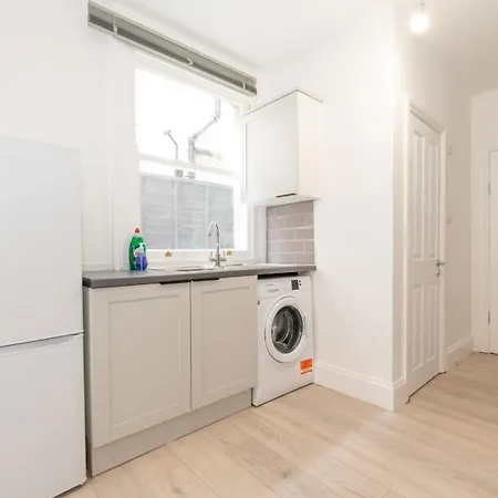 Stylish Newly Renovated Large With Garden Pass The Keys London