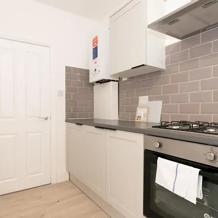 Stylish Newly Renovated Large With Garden Pass The Keys * London
