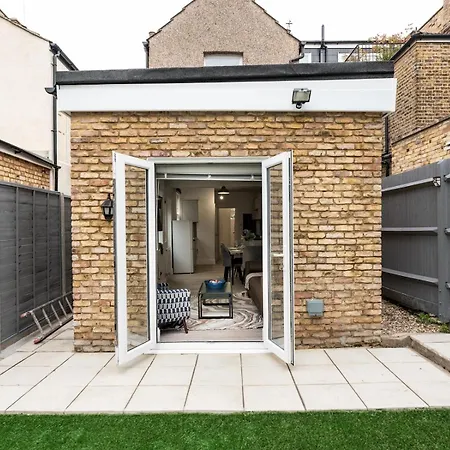 Stylish Newly Renovated Large With Garden Pass The Keys Holiday home