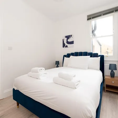 Stylish Newly Renovated Large With Garden Pass The Keys London