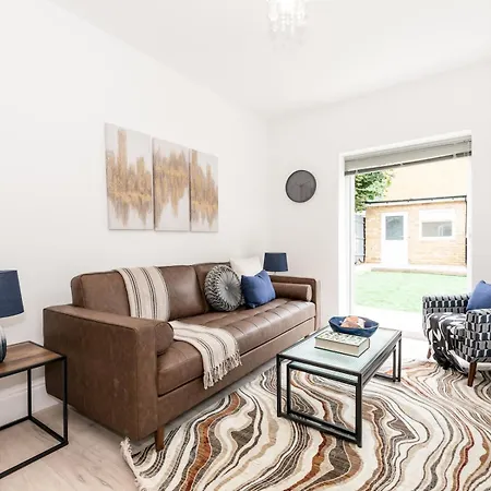 Stylish Newly Renovated Large With Garden Pass The Keys Holiday home