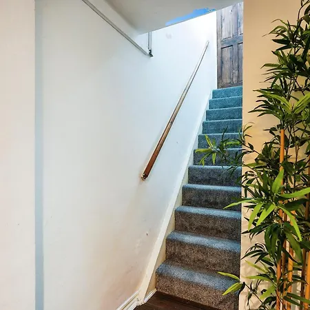 Modern Comfy And 5 Star Location Doublebeds Apartment London