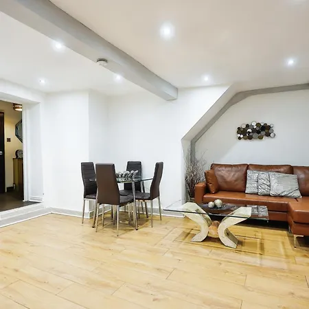 Modern Comfy And 5 Star Location Doublebeds Apartment