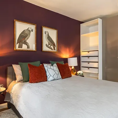 King With Garden And Parking Apartment Ealing