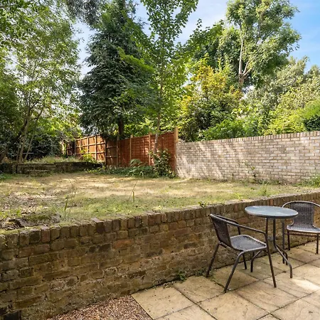 King With Garden And Parking *