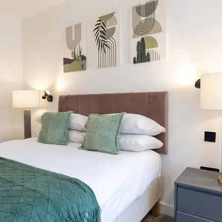 Modern Flat With Private Balcony Lift Access Apartment