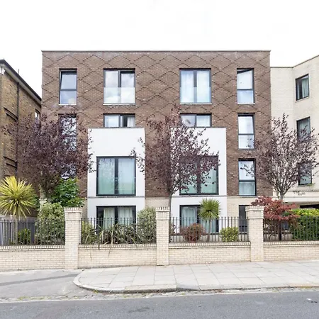 Apartment Modern Flat With Private Balcony Lift Access
