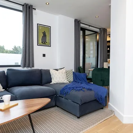 Modern Flat With Private Balcony Lift Access Apartment
