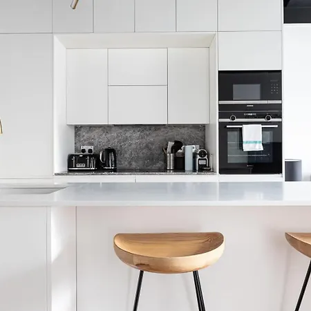 Two Adjacent Luxurious 1 Bed Apartment London