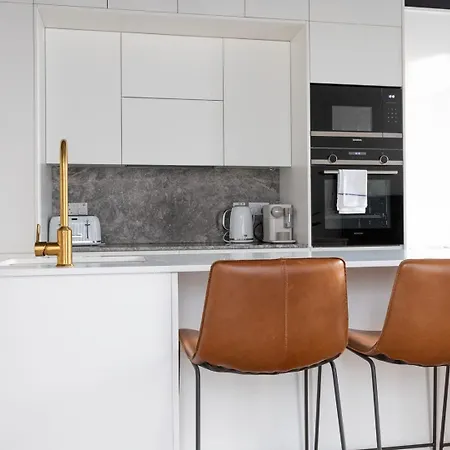 Apartment Two Adjacent Luxurious 1 Bed