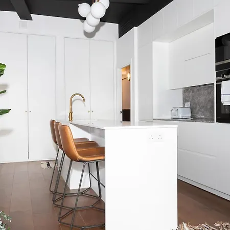 Two Adjacent Luxurious 1 Bed Apartment *