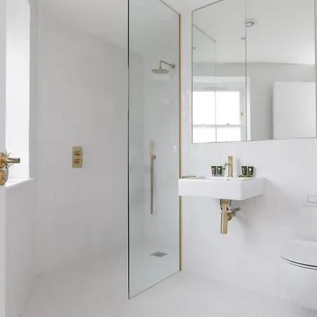 Two Adjacent Luxurious 1 Bed London