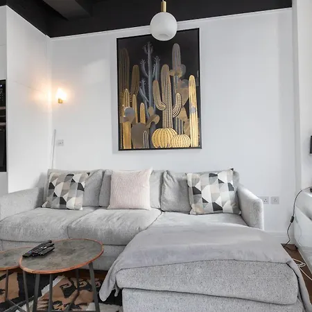 Two Adjacent Luxurious 1 Bed