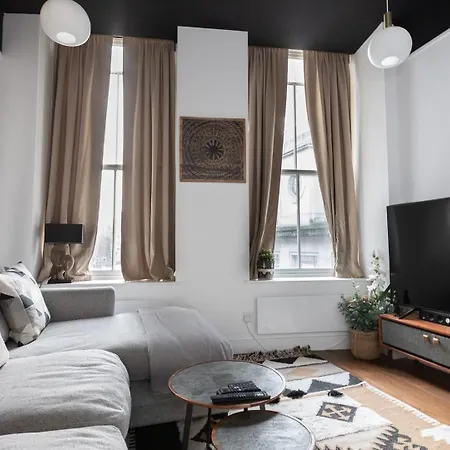 Two Adjacent Luxurious 1 Bed Apartment
