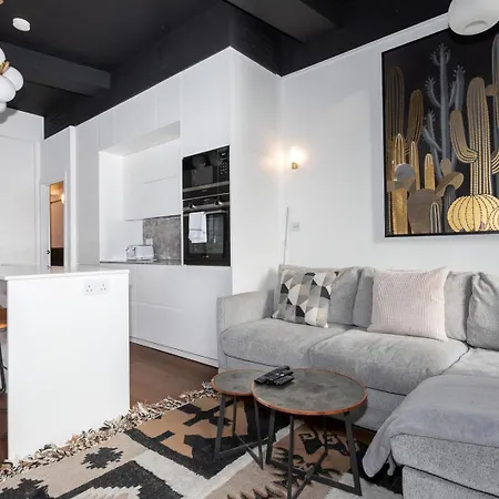Two Adjacent Luxurious 1 Bed Apartment *
