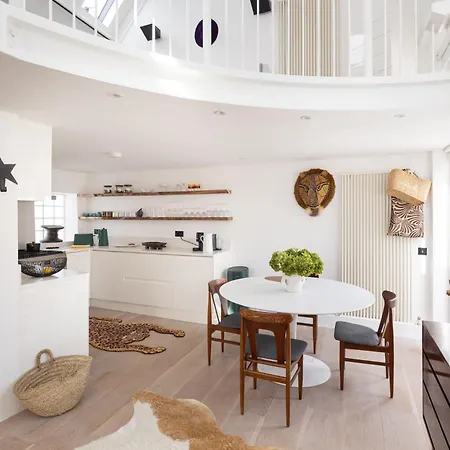 Veeve - Divine Mezzanine London