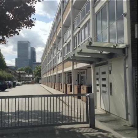 Elgin House, Poplar, E14 Capsule hotel *