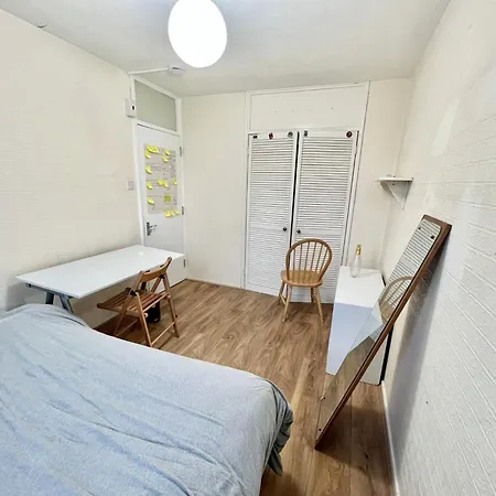 Capsule hotel Elgin House, Poplar, E14