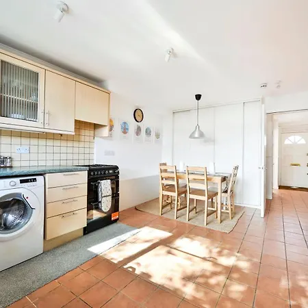 Guestready - Lovely Townhouse In West Kensington * Londres