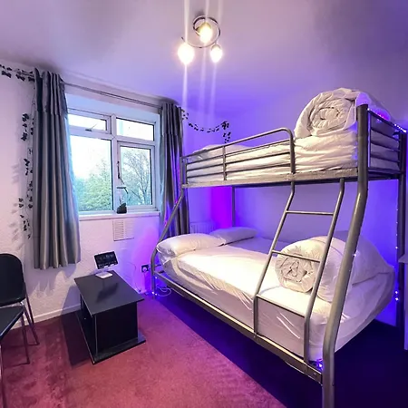 Privatunterkunft With Kitchen In *