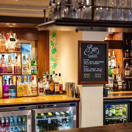 The Red Lion 3* Hillingdon