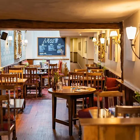 The Red Lion 3* Hillingdon