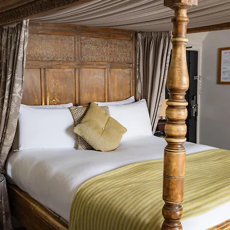 The Red Lion 3* Hillingdon