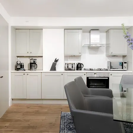 Phenomenal 5bedroom Design House For Nomads Xxl Groups דירה *