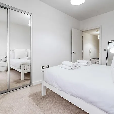 Canning Town Pied-a-terre Apartment