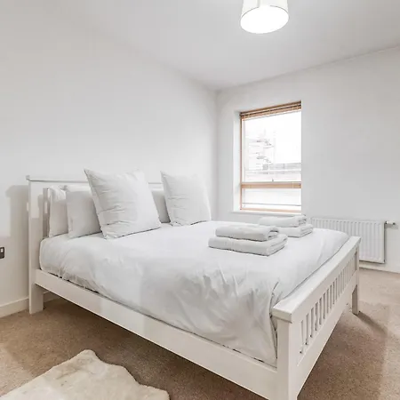 Canning Town Pied-a-terre Apartment London
