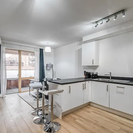 Canning Town Pied-a-terre Apartment London