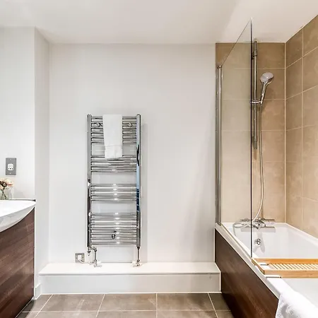 Canning Town Pied-a-terre Apartment London