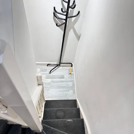 Studio Ensuite Newbury Park London
