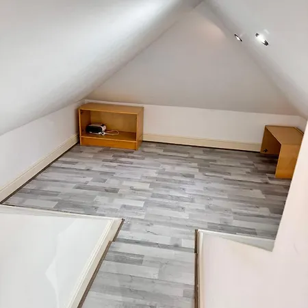 Studio Ensuite Newbury Park London *