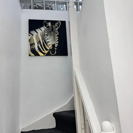Studio Ensuite Newbury Park London Guest house *