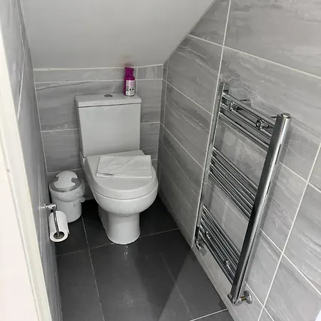 Studio Ensuite Newbury Park London