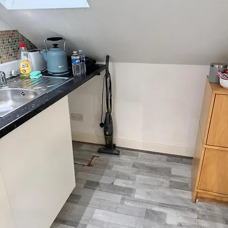 Studio Ensuite Newbury Park London Guest house *