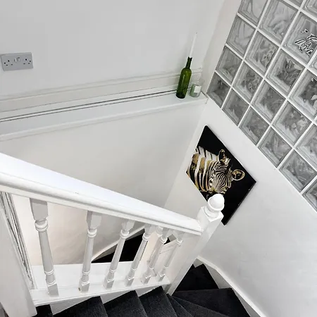 Studio Ensuite Newbury Park London *