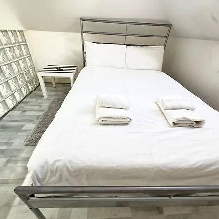 Guest house Studio Ensuite Newbury Park London *
