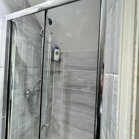 Studio Ensuite Newbury Park London Guest house Ilford