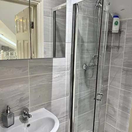 Studio Ensuite Newbury Park London *