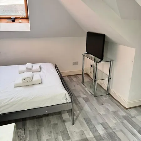 Studio Ensuite Newbury Park London
