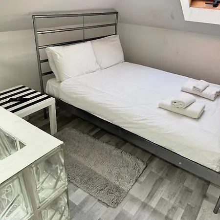Studio Ensuite Newbury Park London Guest house