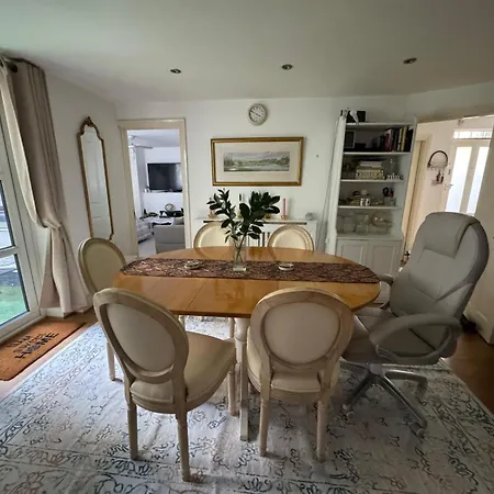 Gem 2 Apartment London