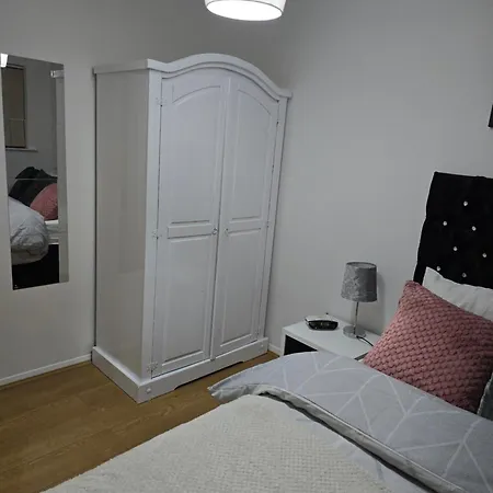 Emerald With Triple A Star Proximity Holiday home