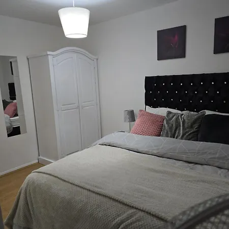 Emerald With Triple A Star Proximity Holiday home *