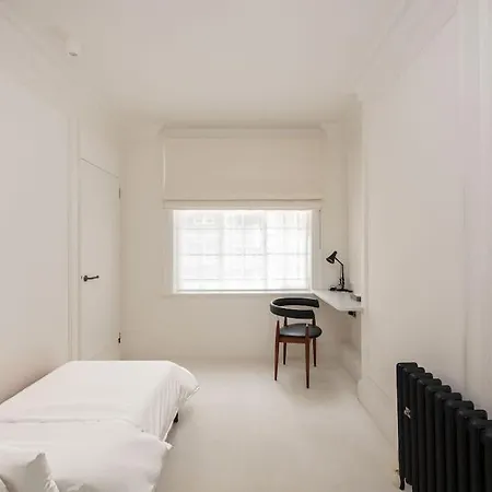 Luxury 3-bed Pavilion Road London