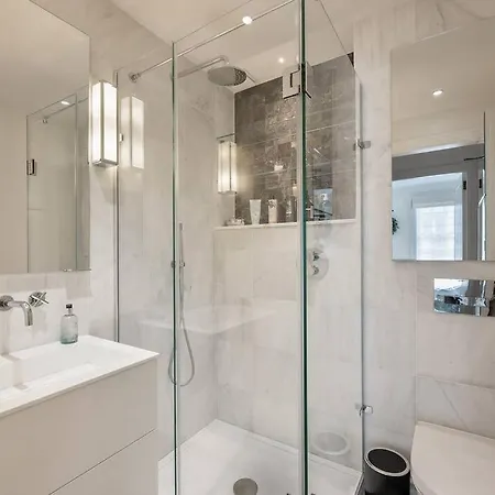 Luxury 3-bed Pavilion Road London